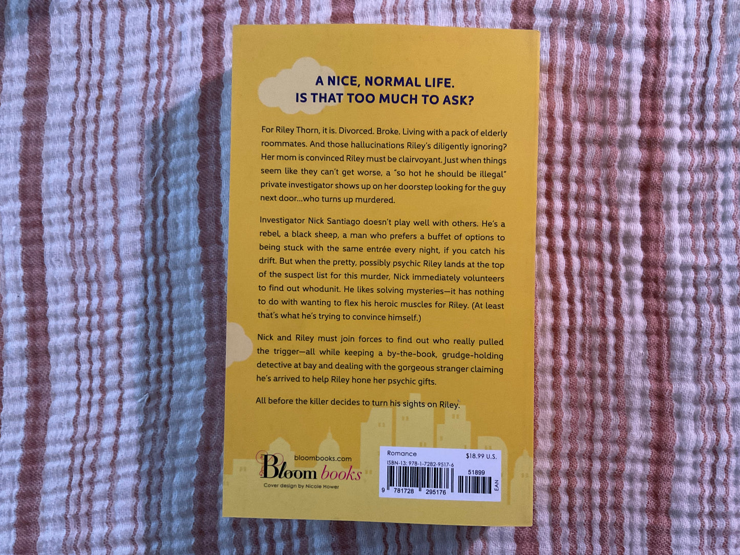 The Dead Guy Next Door by Lucy Score (Riley Thorn #1)