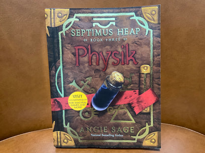 Physik by Angie Sage (A Septimus Heap Book #3)