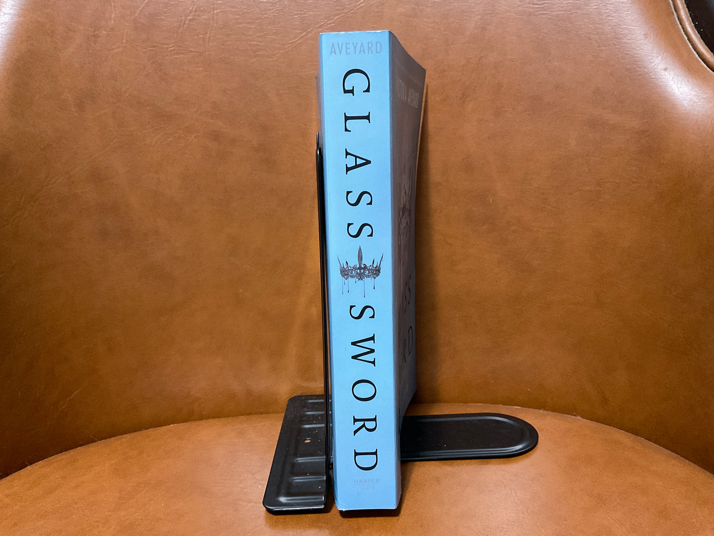 Glass Sword by Victoria Aveyard (Red Queen #2)