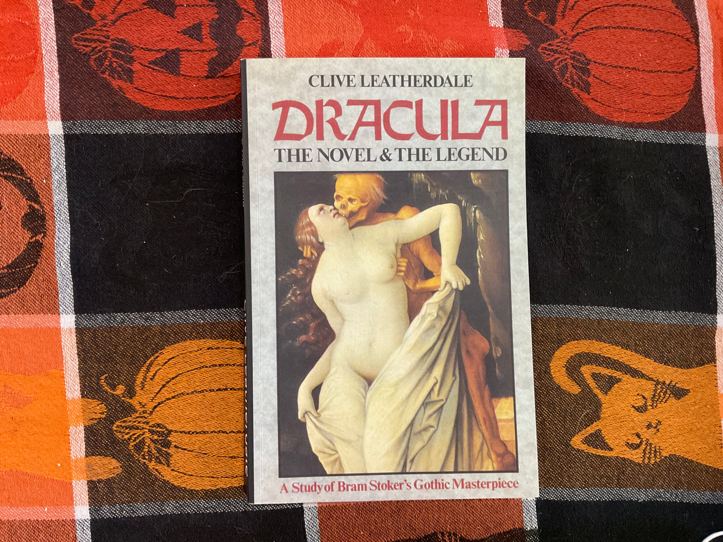 Dracula: The Novel & The Legend by Clive Leatherdale