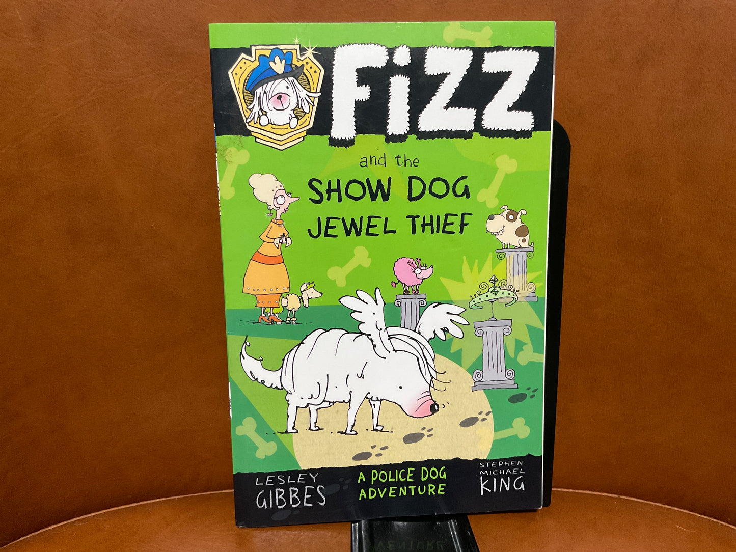 Fizz and the Show Dog Jewel Thief by Lesley Gibbs and Stephen Michael King