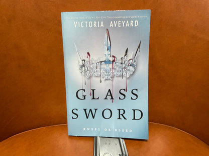 Glass Sword by Victoria Aveyard (Red Queen #2)