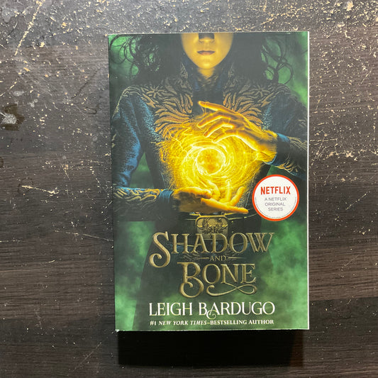 Shadow and Bone by Leigh Bardugo (Shadow and Bone #1)