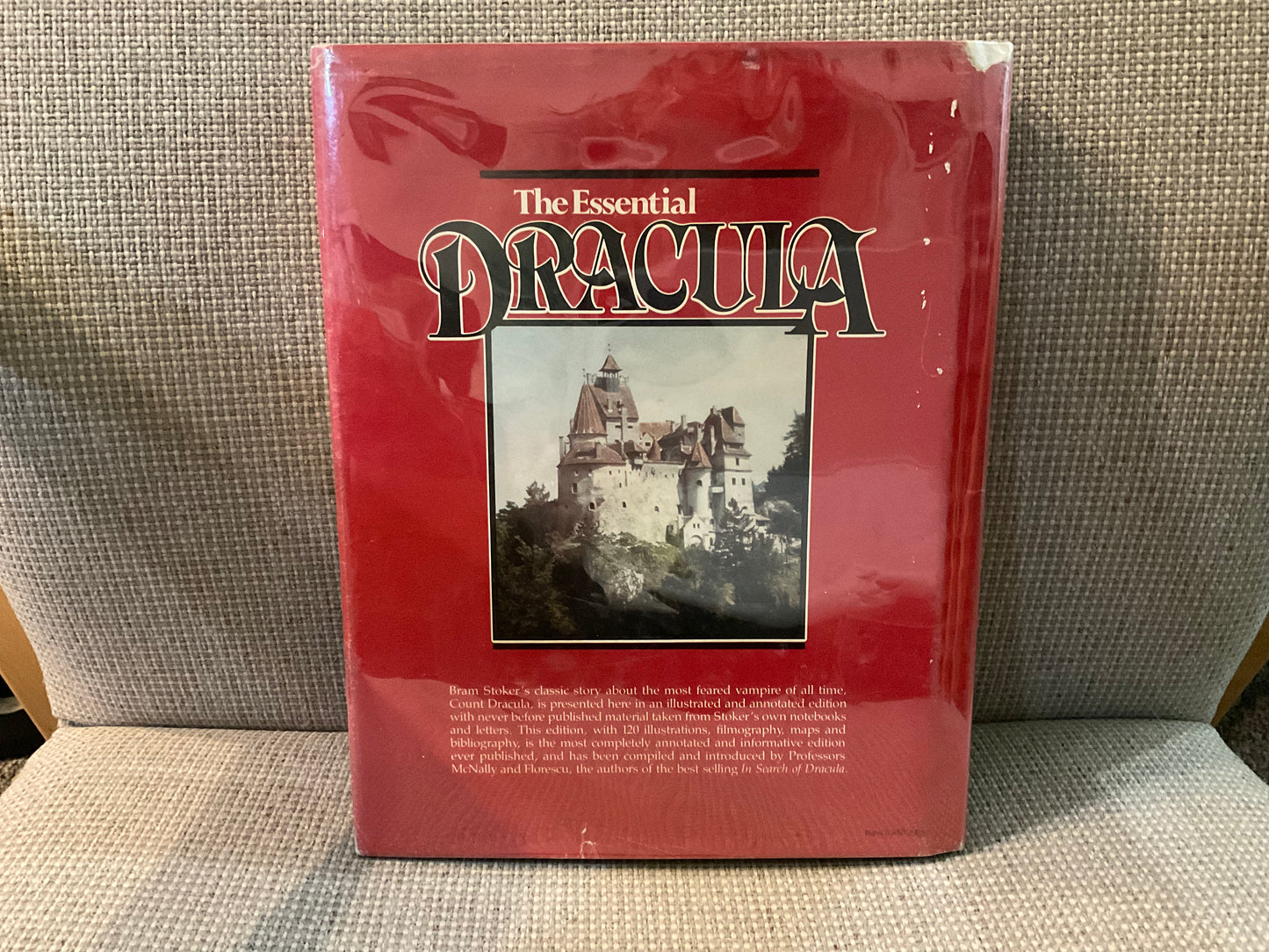 The Essential Dracula: A Complete Illustrated & Annotated Edition of Bram Stoker’s Classic Novel