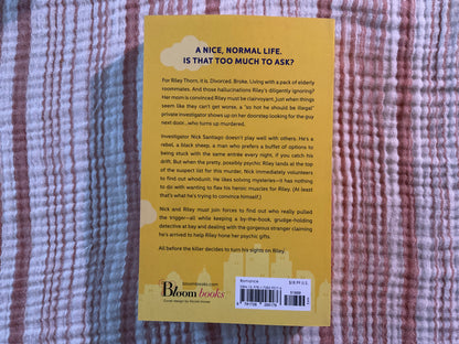 The Dead Guy Next Door by Lucy Score (Riley Thorn #1)