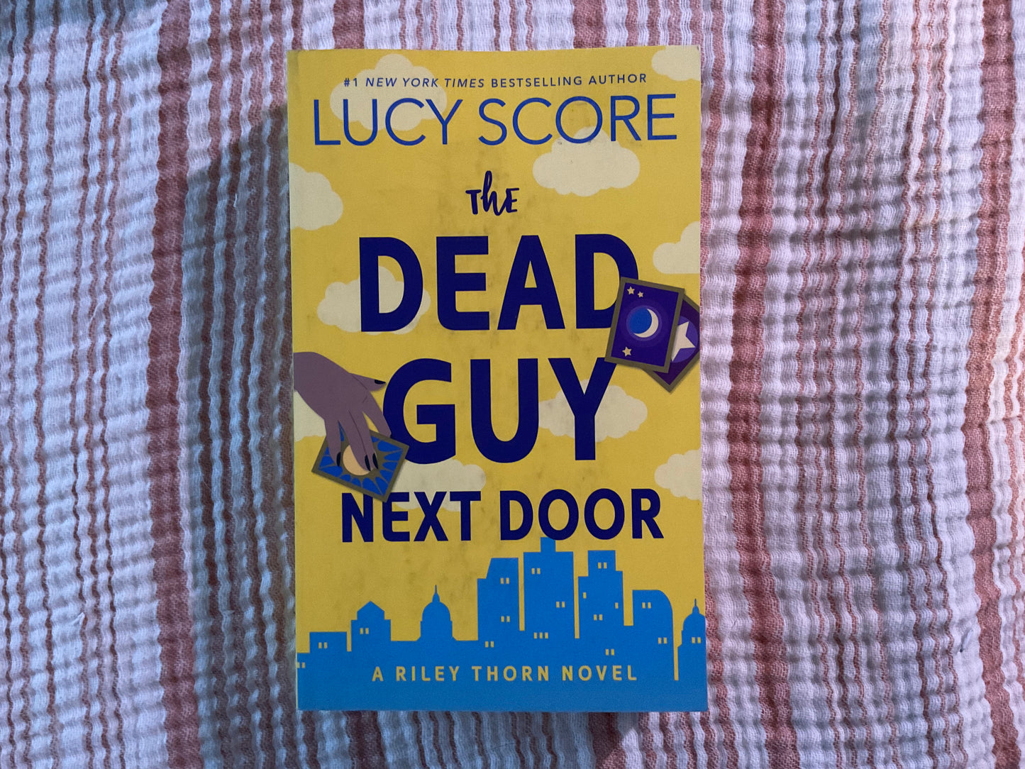 The Dead Guy Next Door by Lucy Score (Riley Thorn #1)